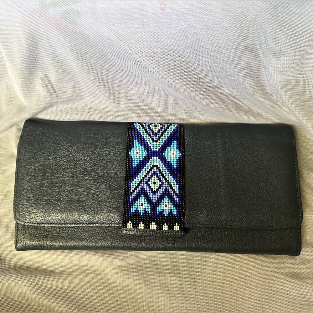 Huichol detailed clutch handbag